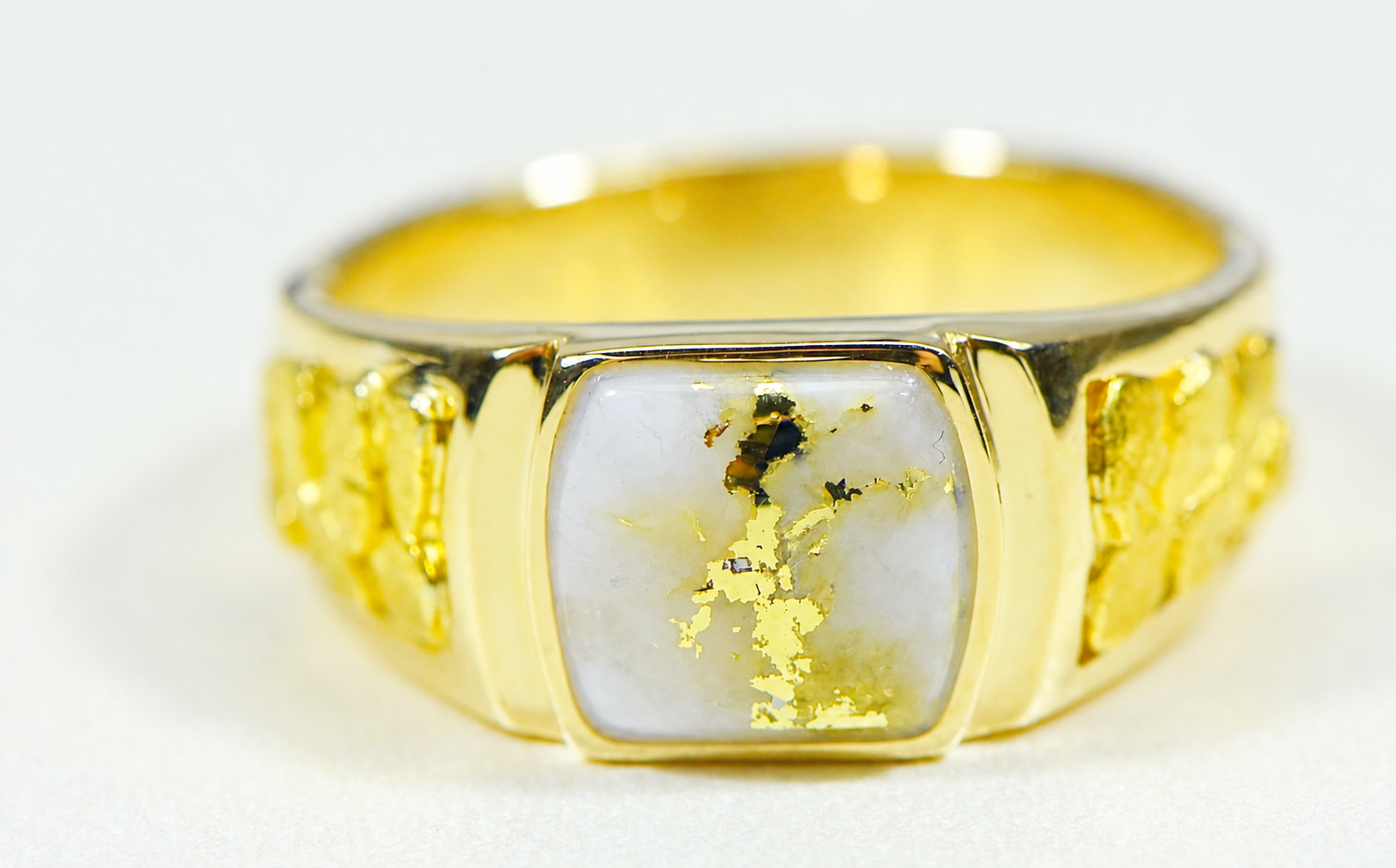 Gold quartz and nugget ring